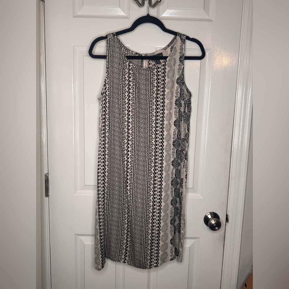 Elegant Black and White Patterned Midi Dress